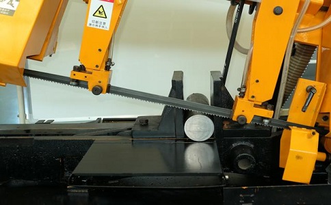 石峰数控带锯床自动送料精度会出现偏差吗？